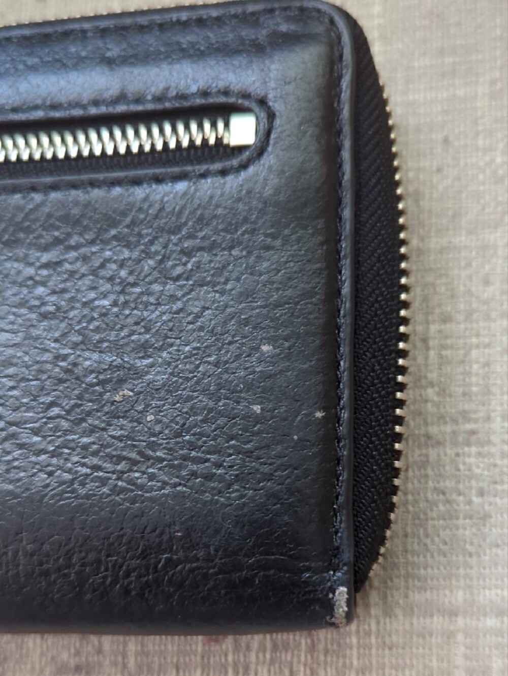 Marc Jacobs Silver Metallic Zip Wristlet Wallet with Black Trim - Picture 6 of 9